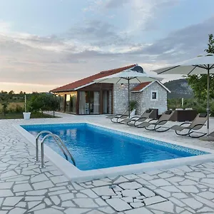 Villa Mali Raj, Sveti Petar (Zadar)